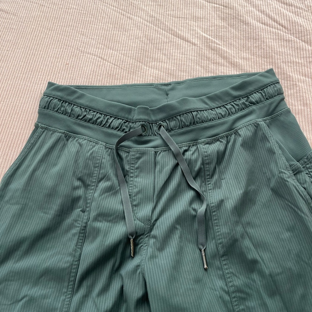 Lululemon dance studio pant mid rise crop green size 8 - Picture 3 of 8